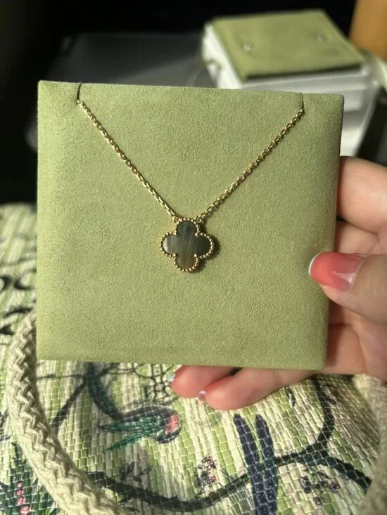 Authentic Van Cleef & Arpels 18K Yellow Gold Necklace - Picture 6 of 12